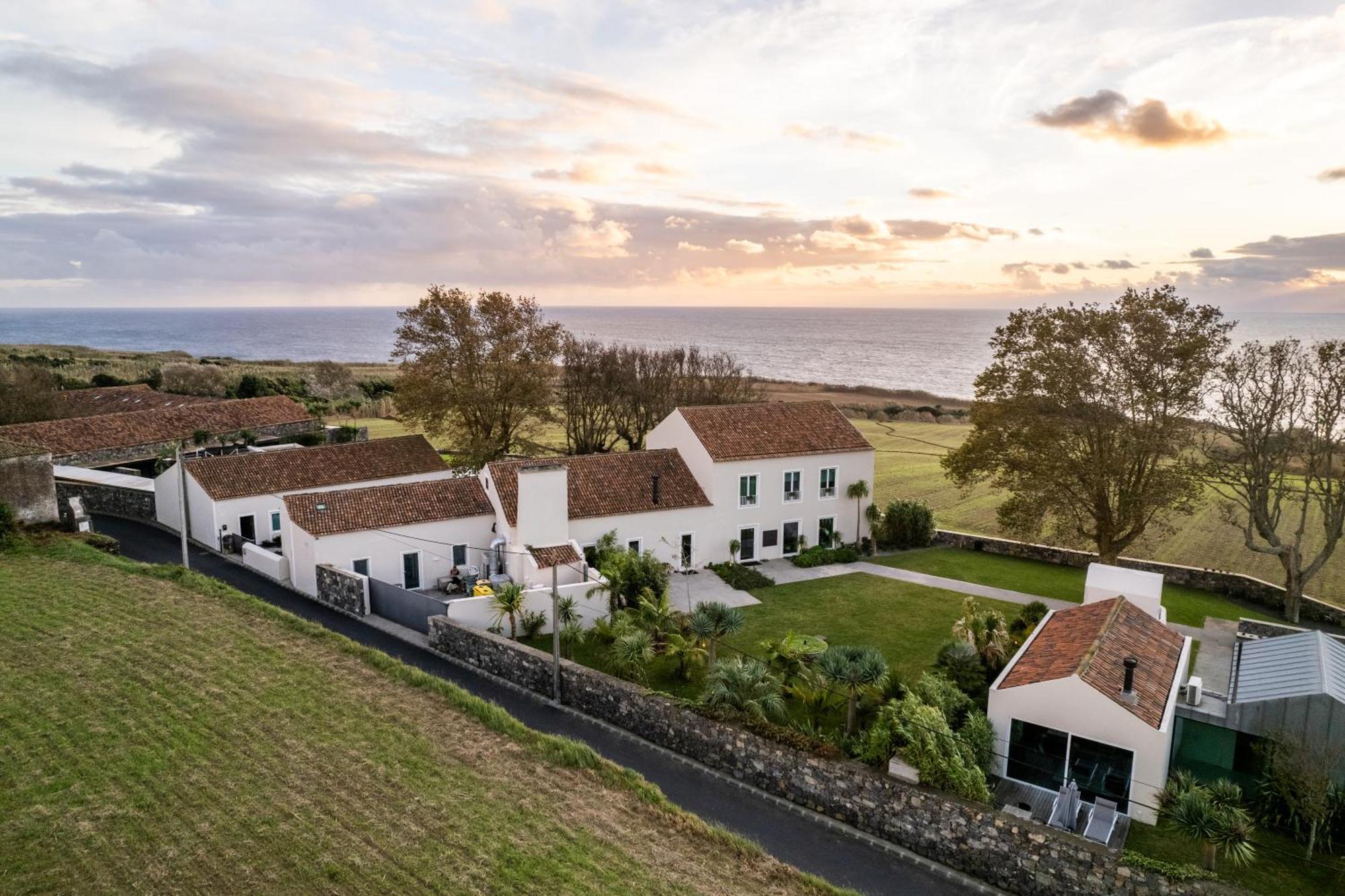 Sensi Azores Nature And Spa Ginetes Екстер'єр фото The main house of the Quinta do Canavial, the residence of the Count of Canavial
