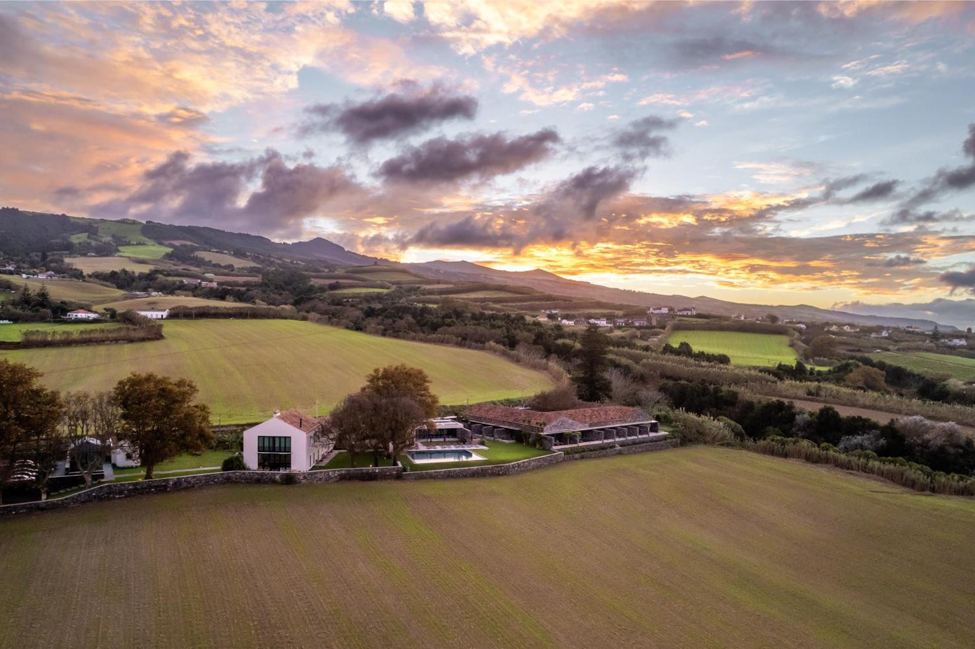 Sensi Azores Nature And Spa Ginetes Екстер'єр фото The Old School House, Llanfairpwll, North Wales