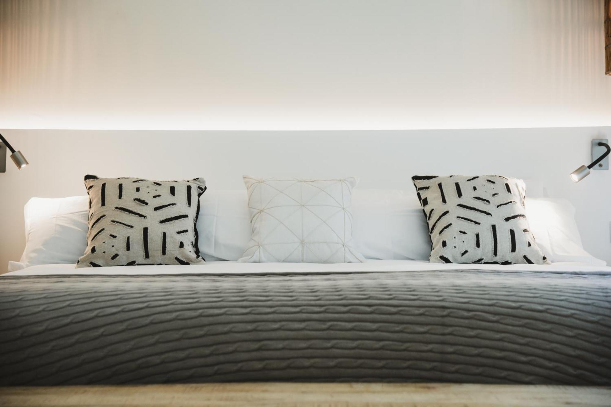 Sensi Azores Nature And Spa Ginetes Номер фото A bed with cushions